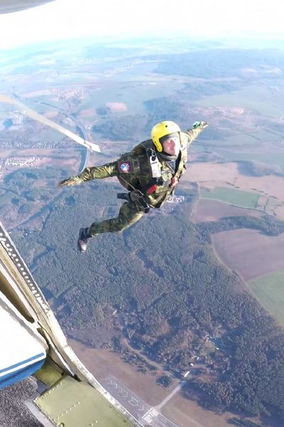 Cenově zvýhodněné základní kurzy PARAŠUTISMU